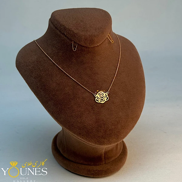 تصویر دوم گردنبند گل رز طلا